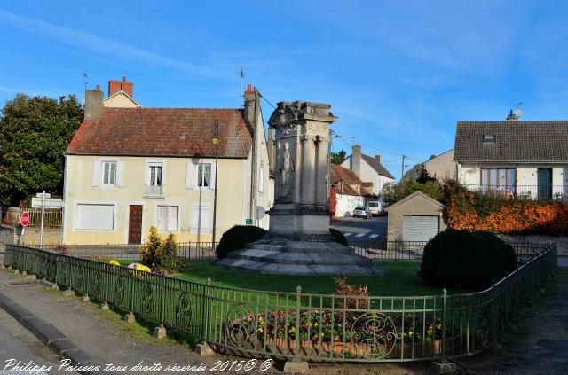 Monument aux morts de Saint Pierre Le Moûtier Nièvre Passion