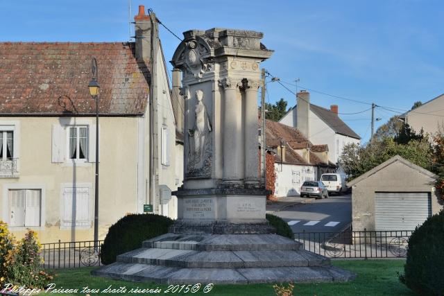 Monument aux morts de Saint Pierre Le Moûtier Nièvre Passion