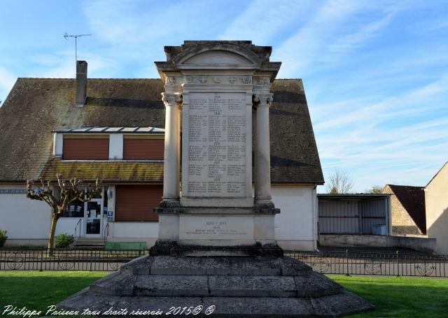 Monument aux morts de Saint Pierre Le Moûtier Nièvre Passion