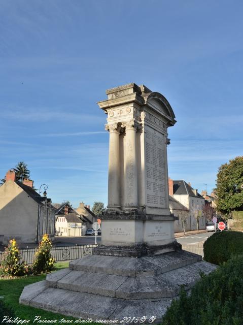 Monument aux morts de Saint Pierre Le Moûtier Nièvre Passion