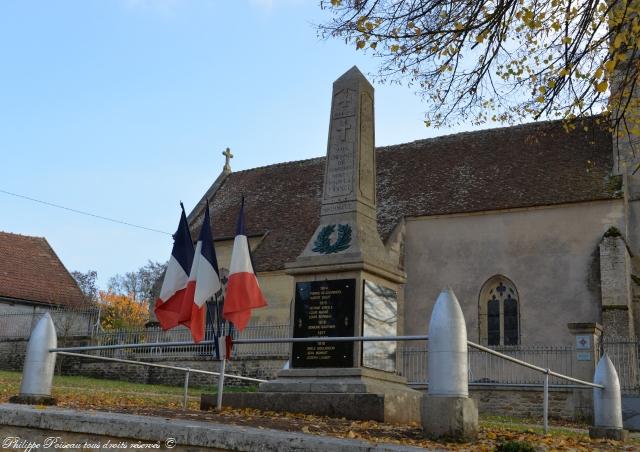 Monument aux morts de Dompierre sur Héry