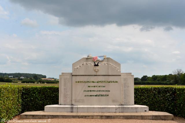 Monument aux morts de Champvert un hommage