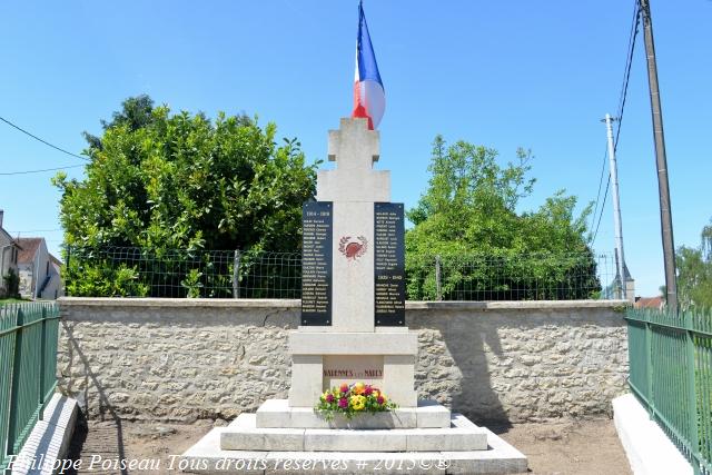 Monument aux morts de Varennes les Narcy