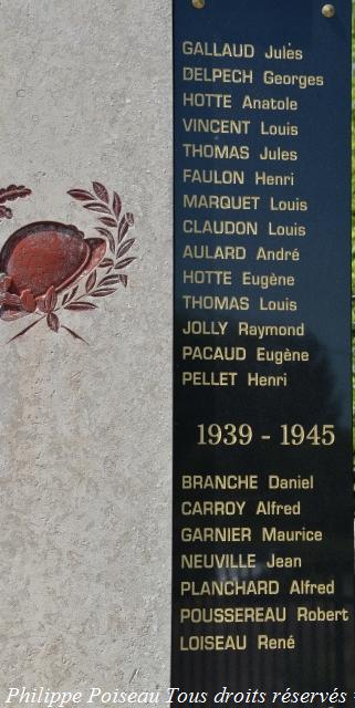 Monument aux morts de Varennes les Narcy