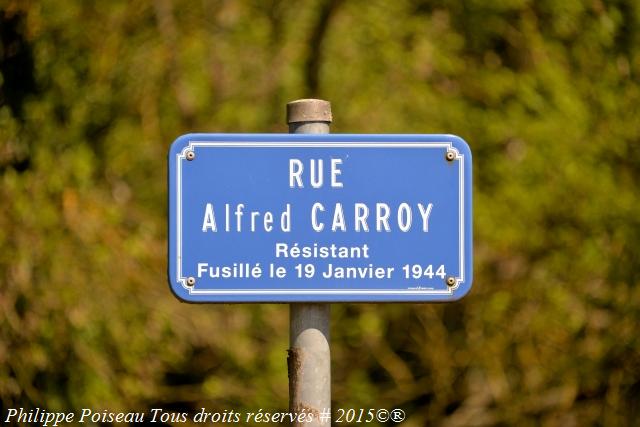 Monument aux morts de Varennes les Narcy