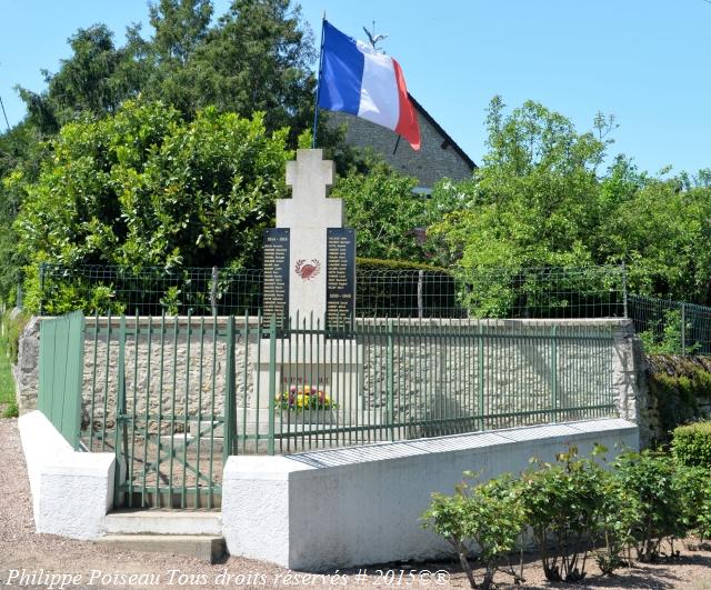 Monument aux Morts de Varennes les Narcy