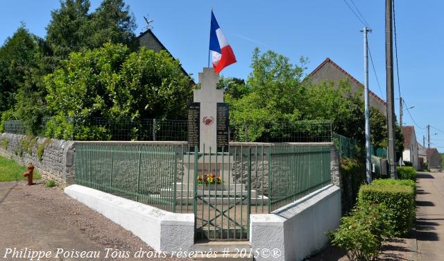 Monument aux morts de Varennes les Narcy