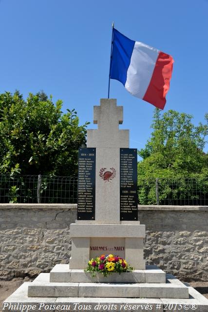 Monument aux Morts de Varennes les Narcy un Hommage