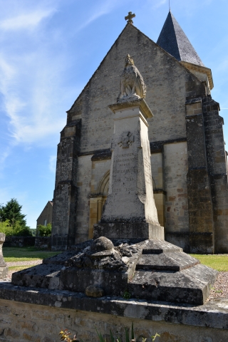 Monument aux morts d'Ourouër aux Amognes