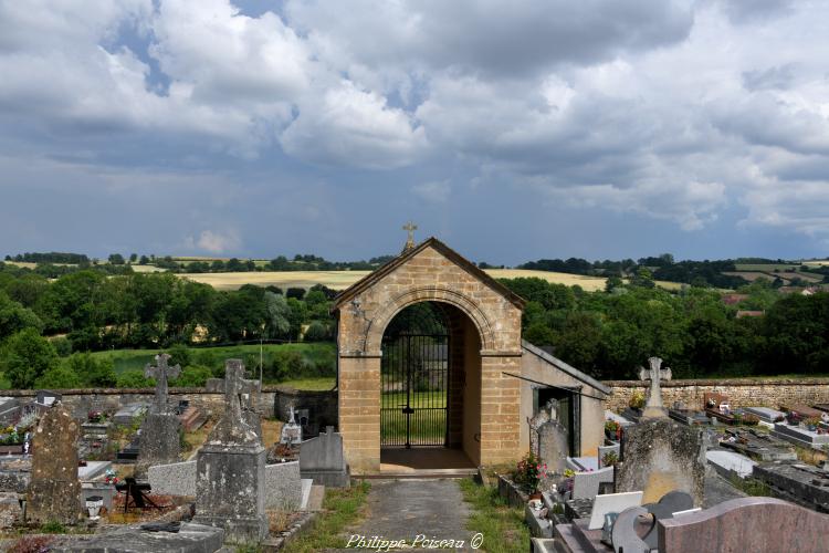 Porche du cimetière de Courcelles