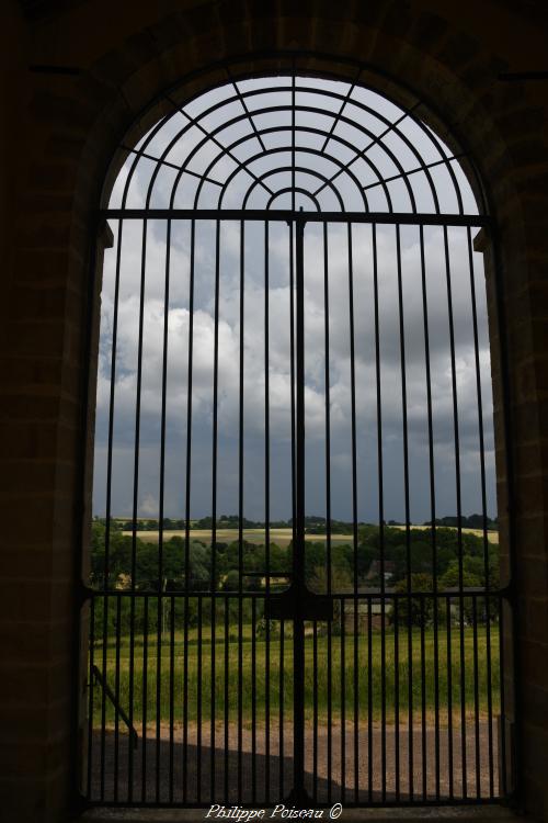 Porche du cimetière de Courcelles