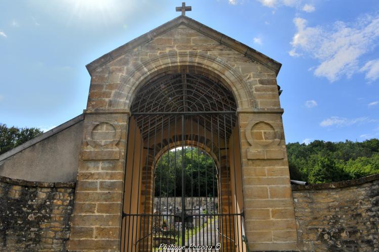 Porche du cimetière de Courcelles