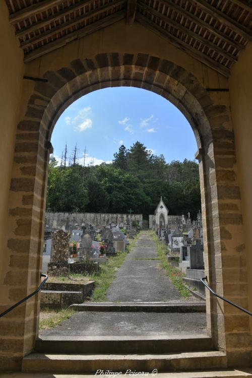 Porche du cimetière de Courcelles