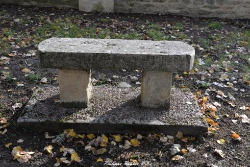 Pierre des morts de Dompierre sur Héry