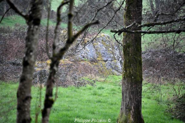 Roche de La Couche aux Femmes d&rsquo;Onlay un beau patrimoine