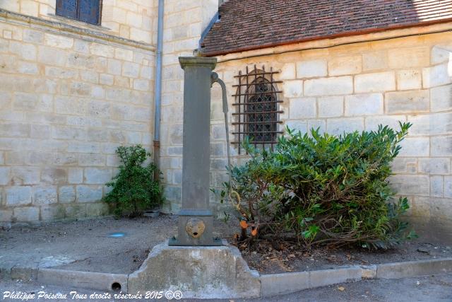 Pompe à bras de l'église de Prémery Nièvre Passion