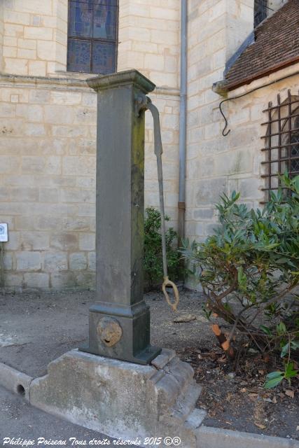 Pompe à bras de l'église de Prémery Nièvre Passion