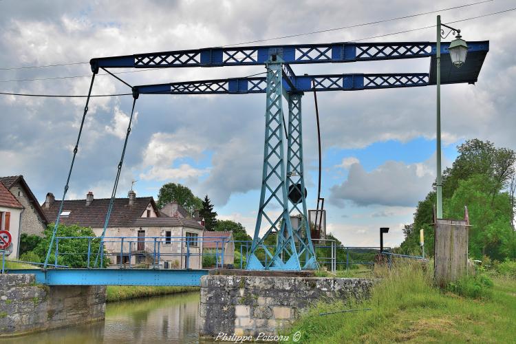 Le Pont-Levis de Pousseaux un patrimoine
