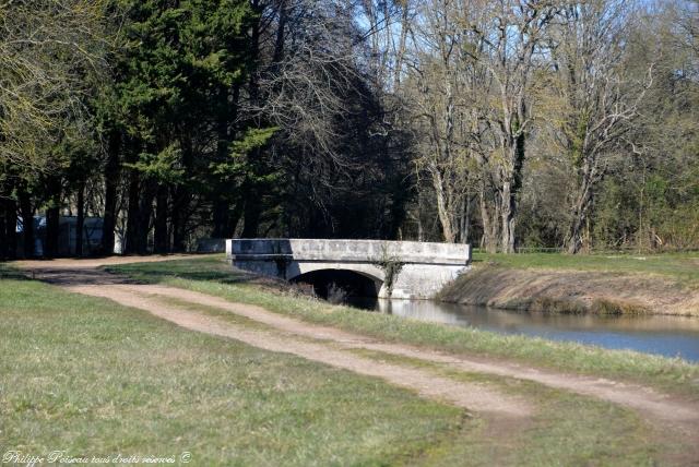 Pont sur le ruisseau de Venin Nièvre Passion