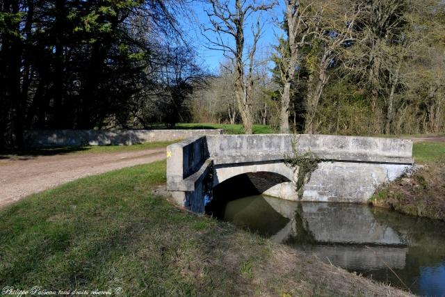Pont sur le ruisseau de Venin Nièvre Passion