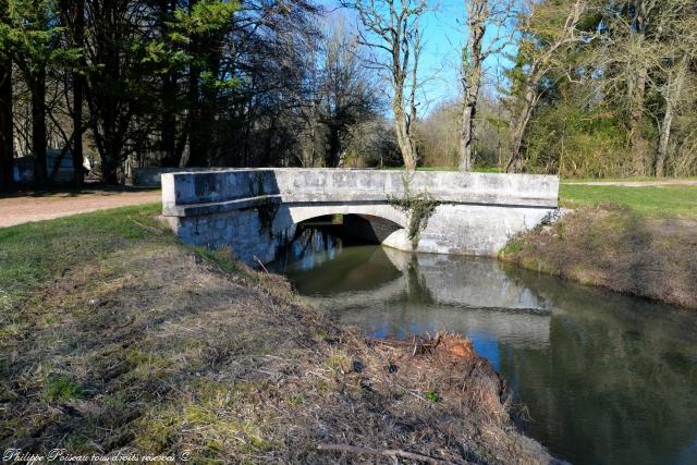 Pont sur le ruisseau de Venin Nièvre Passion