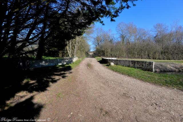 Pont sur le ruisseau de Venin Nièvre Passion