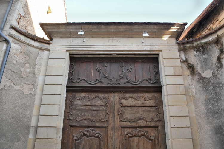 Un ancien porche de Donzy un beau patrimoine