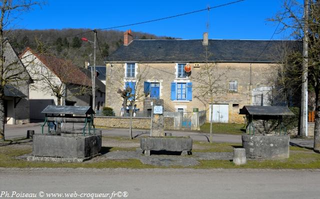 Place des Puits de Grenois un beau patrimoine