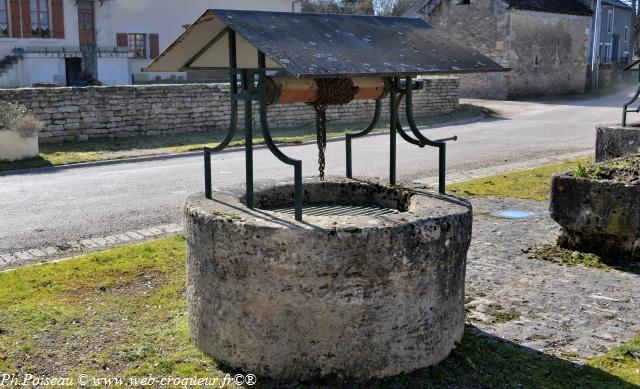 Place des Puits de Grenois