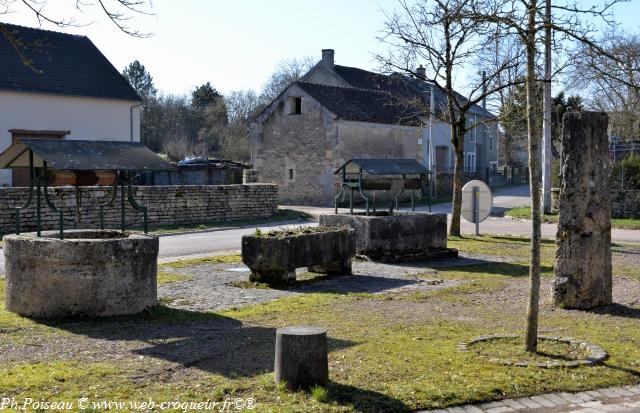 Place des Puits de Grenois