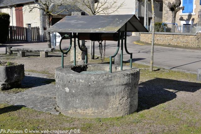 Place des Puits de Grenois