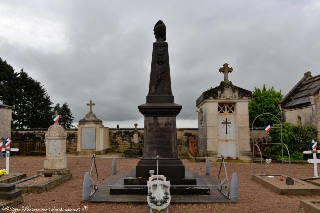Monument aux morts de Raveau un hommage