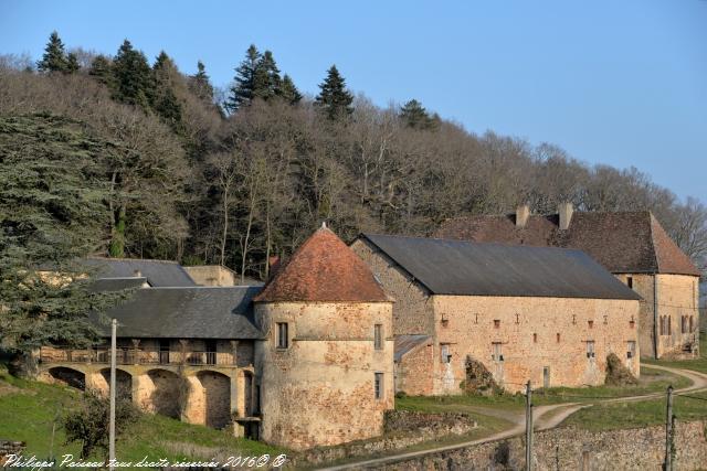 Le vieux Château de Saulière un remarquable Château de Saint Péreuse