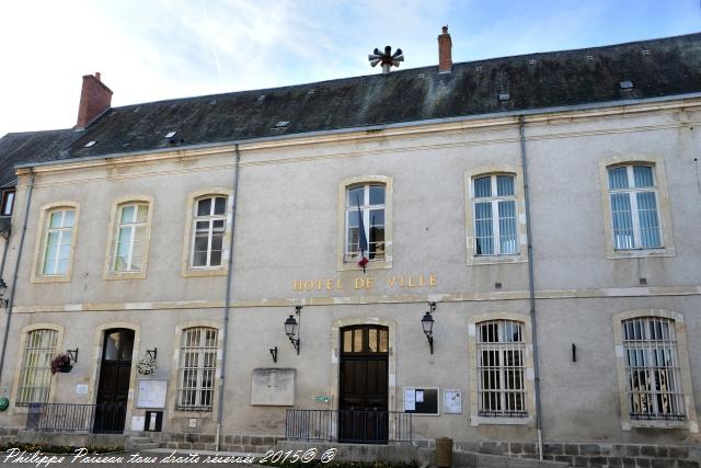 Mairie de Saint-Pierre-le-Moutier un Hôtel de ville