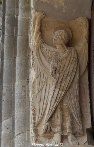 Portail de l'église de Saint-Révérien