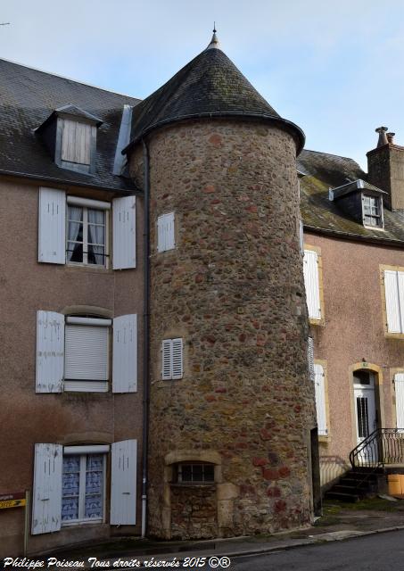 Ancienne tour de Saint Saulge 