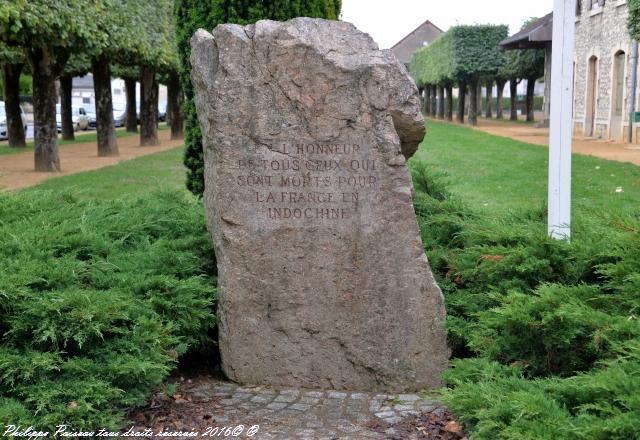 Stèle place René Chatout un patrimoine de Nevers