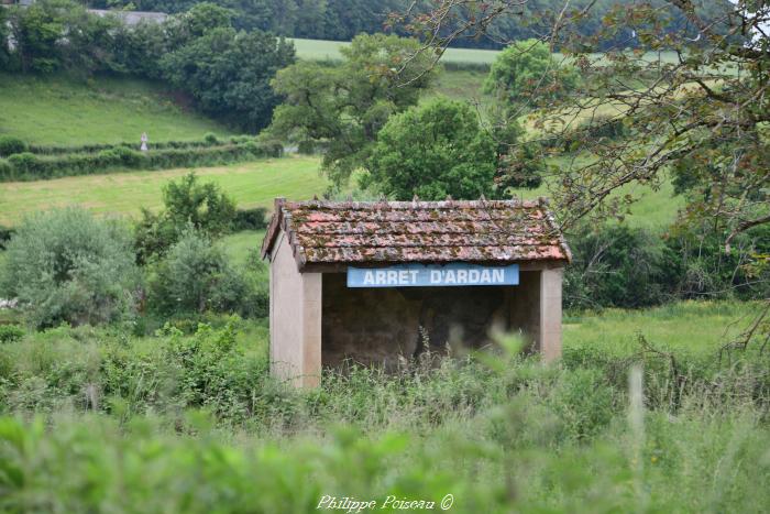 Arrêt du Tacot de la commune d’Ardan un beau patrimoine