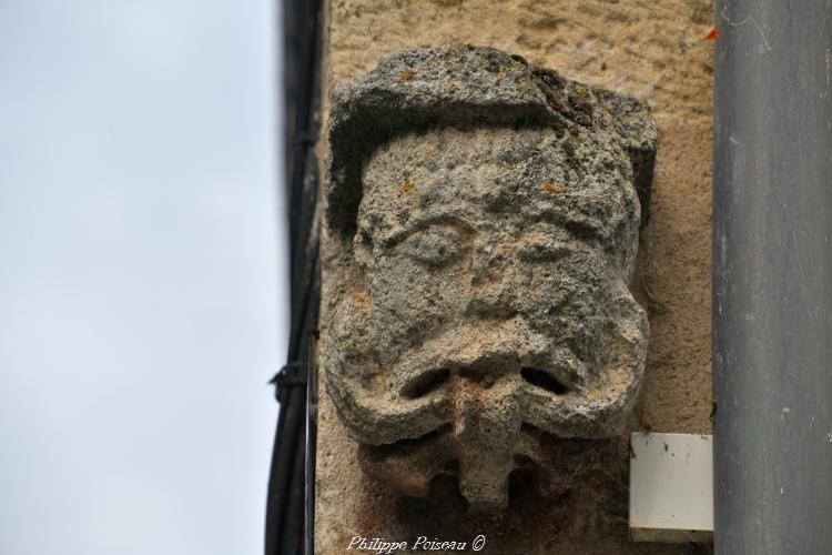 Sculpture de la rue des Chapelains