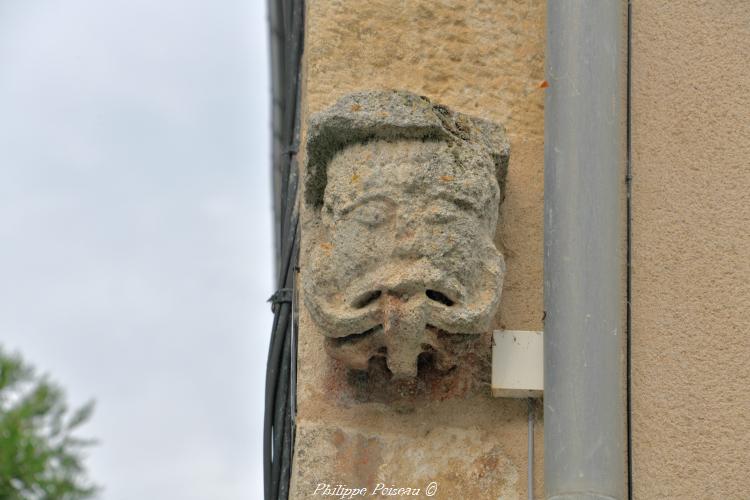 Sculpture de la rue des Chapelains