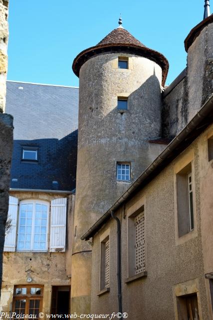 Les Tours de Moulins Engilbert