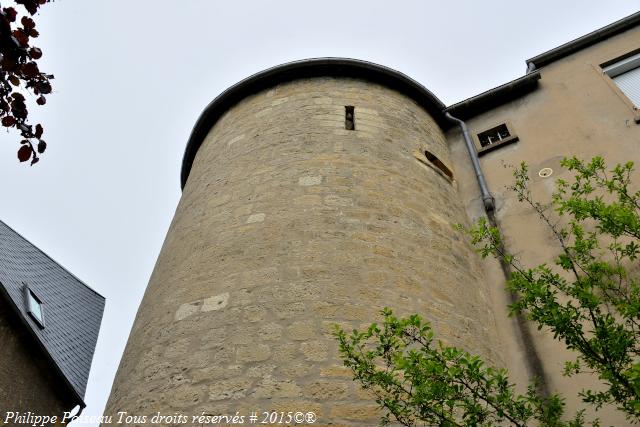 Tour de l’ancien Château de Prémery un beau patrimoine