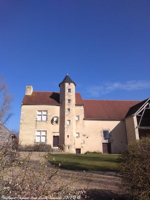 Le Vieux Château de Tâches