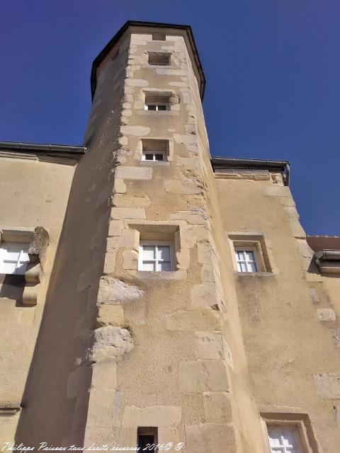 Le Vieux Château de Tâches