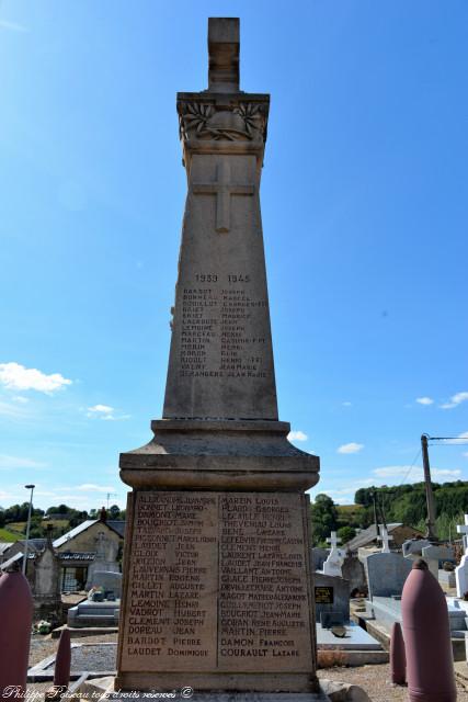 Monument aux morts de Villapourçon Nièvre Passion