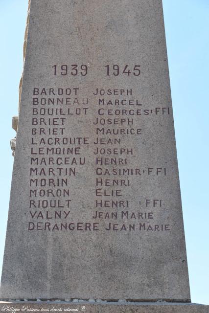 Monument aux morts de Villapourçon Nièvre Passion