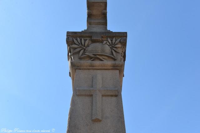 Monument aux morts de Villapourçon Nièvre Passion