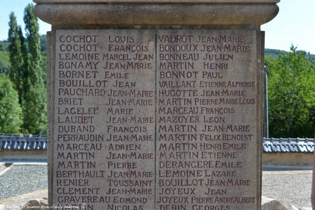 Monument aux morts de Villapourçon Nièvre Passion