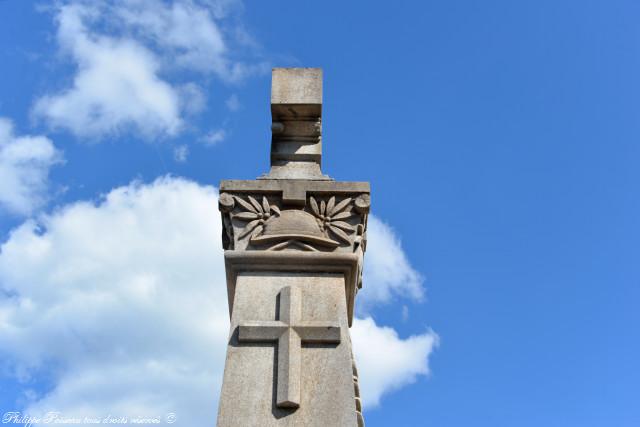 Monument aux morts de Villapourçon Nièvre Passion