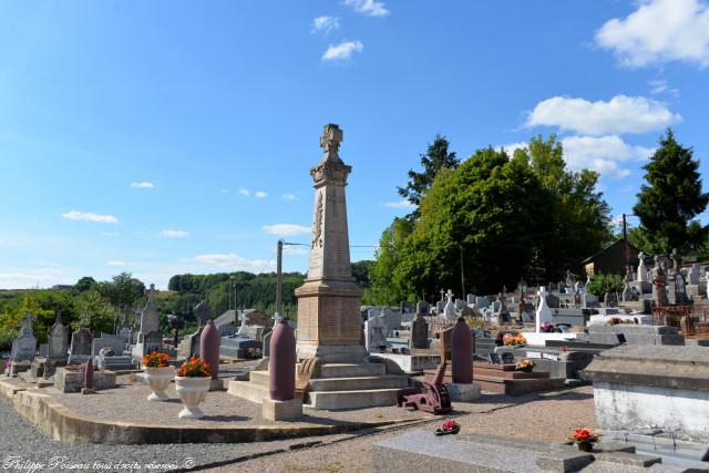 Monument aux morts de Villapourçon Nièvre Passion